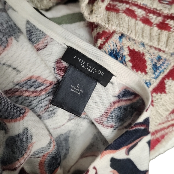 Ann Taylor Crew Neck 3/4 Sleeves Leaf  Size Large - Picture 8 of 8